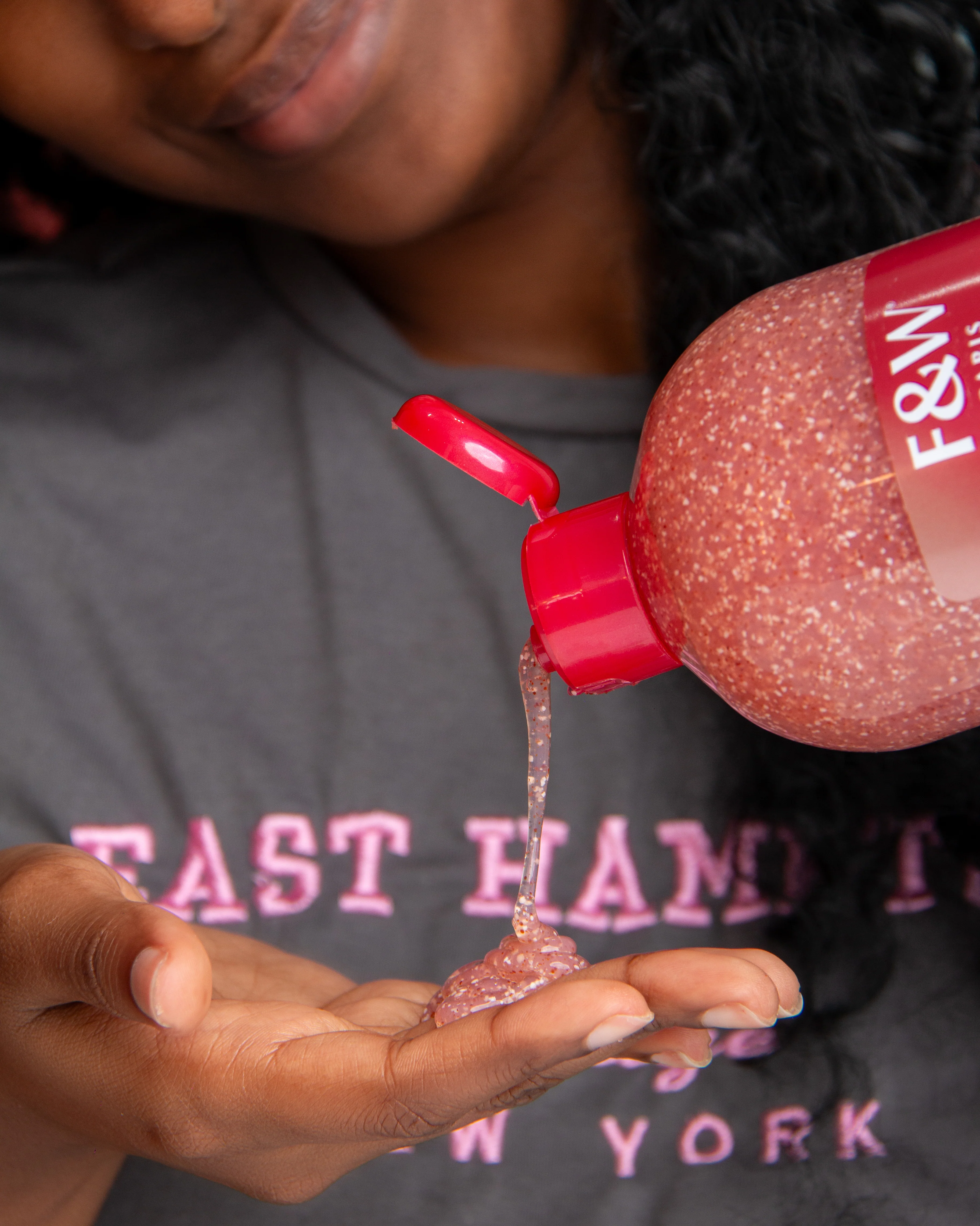 Fair And White MIX Exfoliating Shower Gel 940ml - Image 5